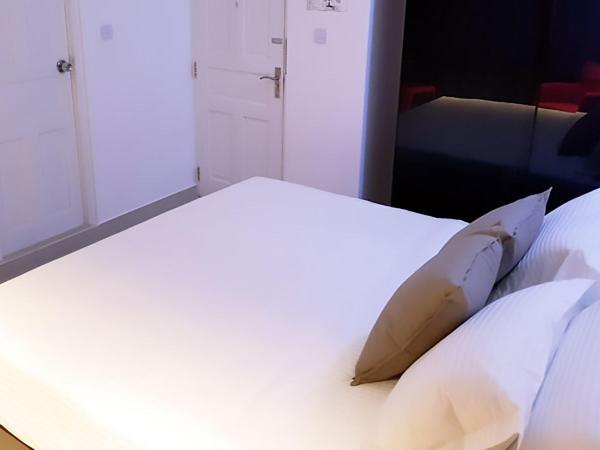 Amina Residency : photo 6 de la chambre chambre lit king-size deluxe avec balcon