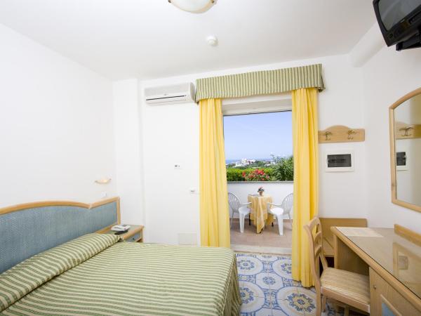 Casthotels Tramonto d'oro Terme : photo 2 de la chambre chambre double - vue sur mer