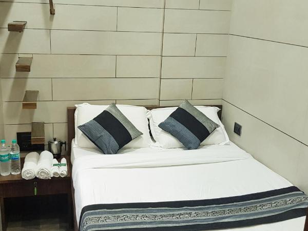 Hotel Rooms Dadar near Station : photo 8 de la chambre chambre double deluxe