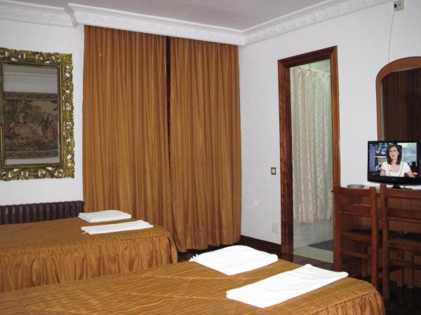 Hotel Antoyana : photo 3 de la chambre chambre lits jumeaux
