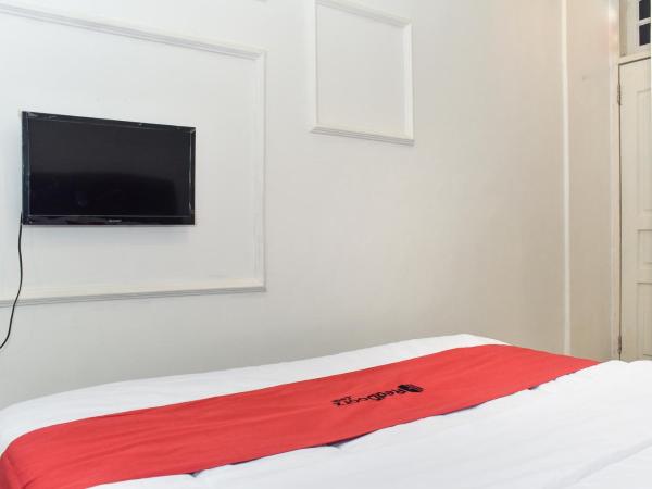 RedDoorz Plus @ Kemayoran : photo 4 de la chambre chambre double