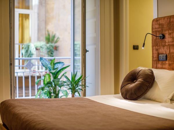 MelRose Napoli : photo 10 de la chambre chambre quadruple de luxe avec balcon