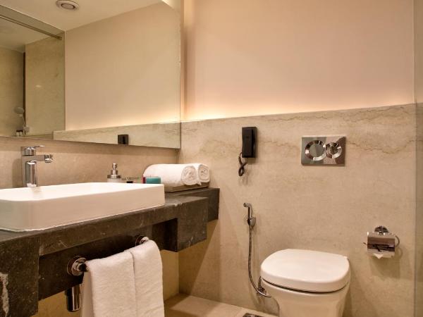 Sarovar Premiere Jaipur : photo 7 de la chambre deluxe king room: avail 20% discount on fnb & (1+1 happy hour from 1pm - 11pm on selected brands at lattice bar)