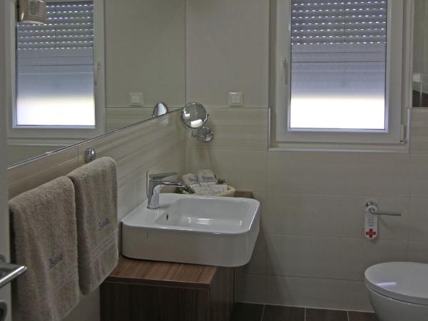 Rooms Villa Oasiss : photo 6 de la chambre chambre double avec balcon