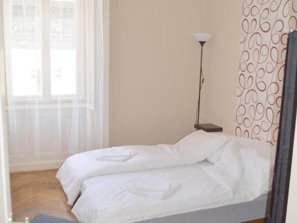 Synagogue Central Guest House : photo 3 de la chambre chambre quadruple