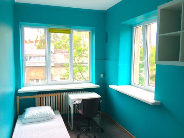 Student-House Kazimierzowska : photo 1 de la chambre chambre simple avec toilettes et douche communes