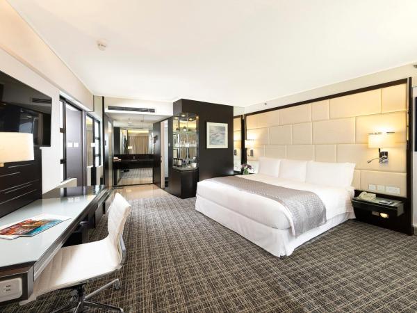 Regal Airport Hotel : photo 2 de la chambre suite deluxe