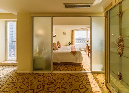 Huiquan Dynasty Hotel Qingdao : photo 1 de la chambre chambre familiale