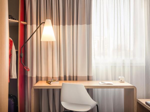 ibis Troyes Centre : photo 7 de la chambre chambre double supérieure avec canapé-lit