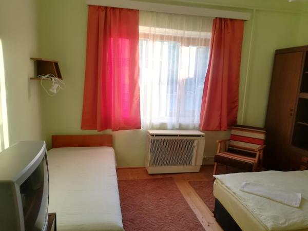 Pinczés Ház : photo 5 de la chambre chambre lits jumeaux avec salle de bains privative