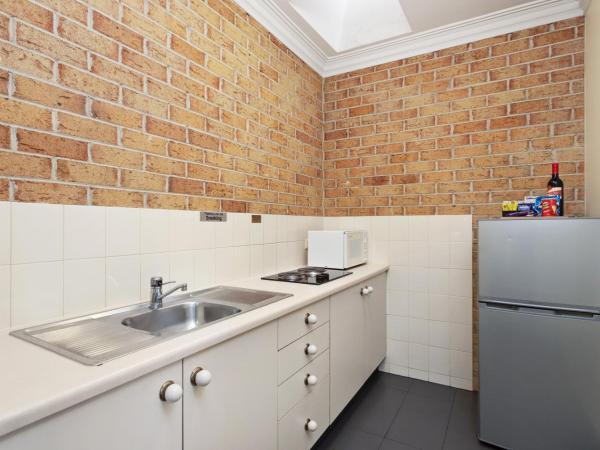 Coopers Colonial Motel : photo 2 de la chambre chambre familiale