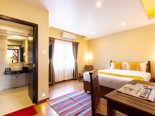 Hotel Mala Pokhara : photo 2 de la chambre chambre supérieure lit queen-size