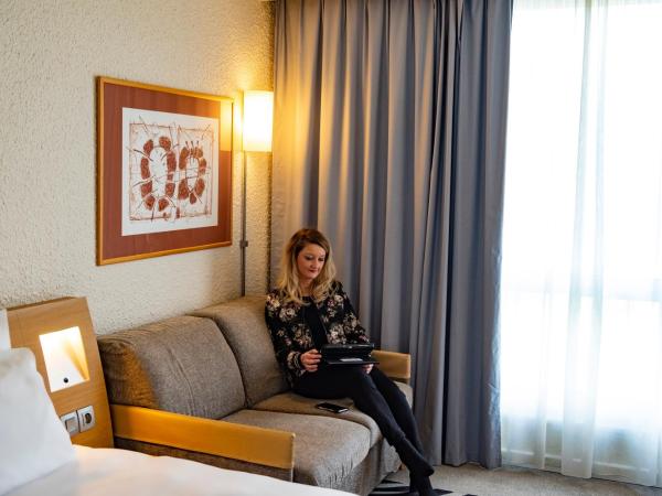 Hôtel Novotel Valenciennes : photo 6 de la chambre chambre supérieure avec chaise longue