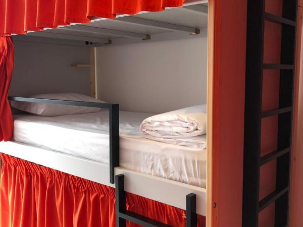 Be Lisbon Hostel Intendente : photo 8 de la chambre lit dans un dortoir pour hommes de 10 lits