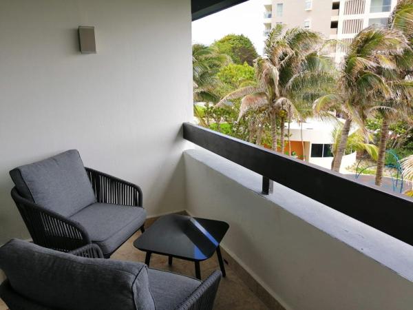 Beachfront Getaway Condo : photo 8 de la chambre appartement - vue sur jardin