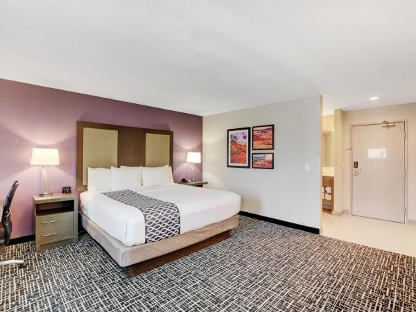 La Quinta Inn & Suites by Wyndham Las Vegas Nellis : photo 2 de la chambre chambre lit king-size deluxe