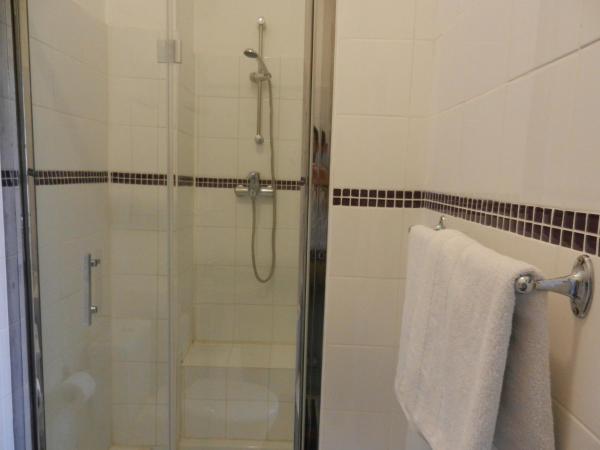 Hôtel Résidence De Bruxelles : photo 2 de la chambre chambre double avec salle de bains et toilettes privatives