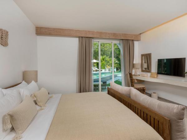 Eden Beach Khaolak Resort and Spa A Lopesan Collection Hotel - SHA Extra Plus : photo 4 de la chambre hébergement deluxe avec accès au jardin et à la piscine 