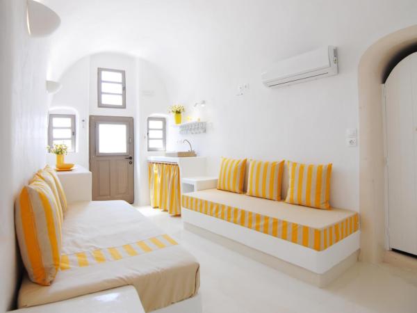 White Grape Suites : photo 3 de la chambre suite supérieure - vue sur mer et coucher de soleil - aidani