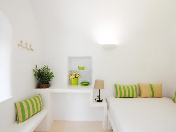 White Grape Suites : photo 6 de la chambre suite classique - vue sur mer et coucher de soleil - athiri