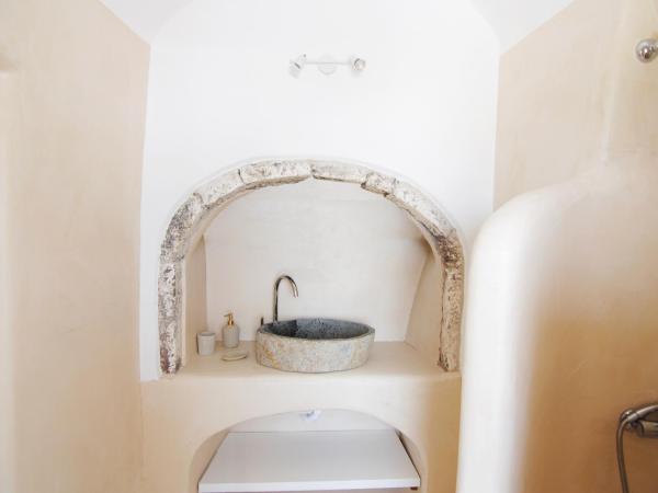 White Grape Suites : photo 8 de la chambre suite classique - vue sur mer et coucher de soleil - athiri