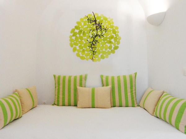 White Grape Suites : photo 1 de la chambre suite classique - vue sur mer et coucher de soleil - athiri