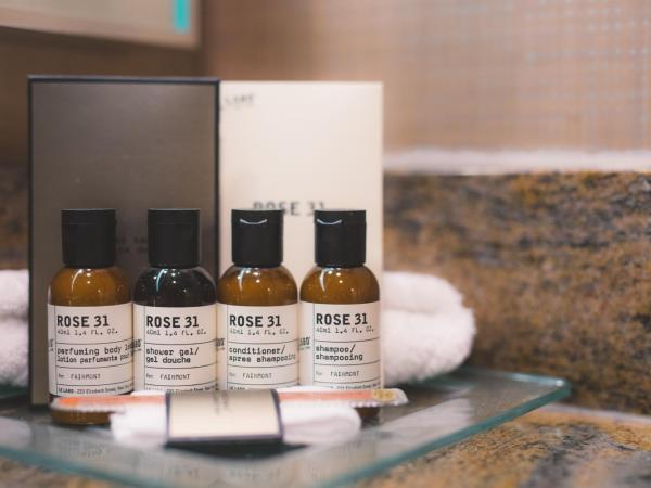 Fairmont Winnipeg : photo 7 de la chambre chambre lit king-size fairmont - vue sur ville