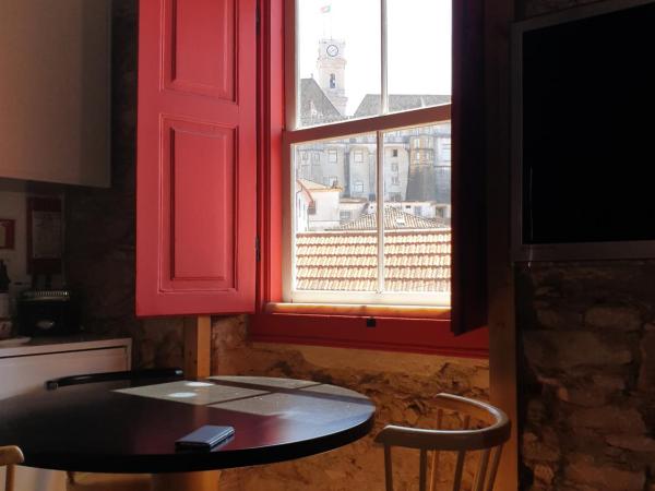 Casa da Sé Cathedral Suites : photo 1 de la chambre suite supérieure - vue sur tour et cathédrale