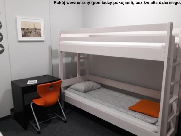 Hostel Sopot Centrum : photo 1 de la chambre chambre double avec lit d'appoint