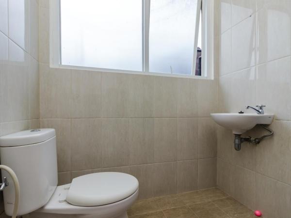 RedDoorz Premium @ Ampera Raya 2 : photo 9 de la chambre chambre double