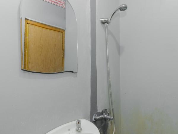 RedDoorz Syariah At Taman Bendungan Asahan : photo 1 de la chambre chambre double