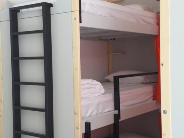 Be Lisbon Hostel Intendente : photo 5 de la chambre lit dans un dortoir pour hommes de 10 lits