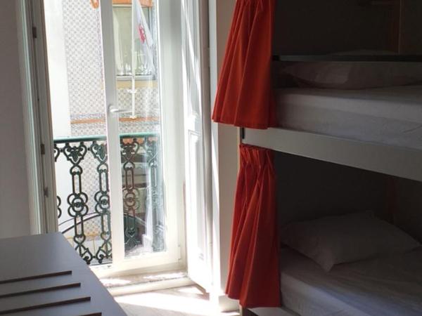 Be Lisbon Hostel Intendente : photo 5 de la chambre lit dans dortoir pour femmes de 6 lits