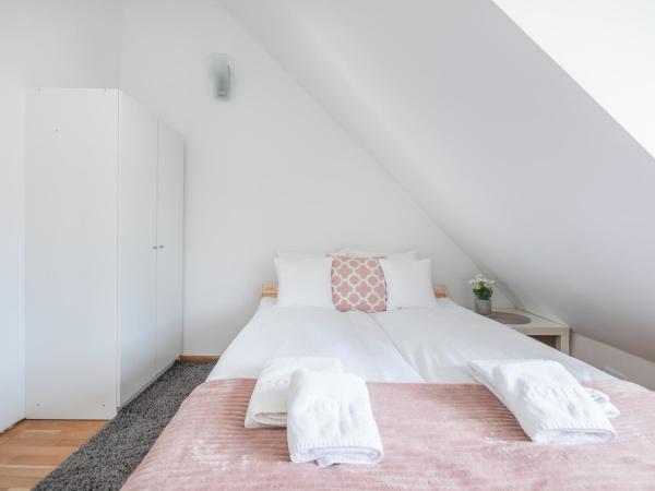 Riviera Residence Apartments : photo 8 de la chambre appartement 2 chambres avec balcon