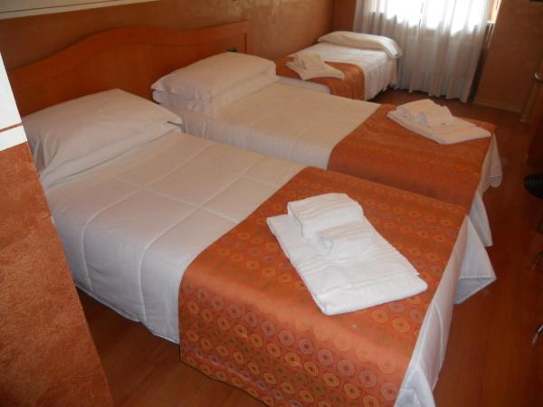 Hotel Amadeus E Teatro : photo 6 de la chambre chambre triple