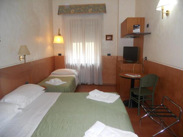 Hotel Amadeus E Teatro : photo 5 de la chambre chambre triple