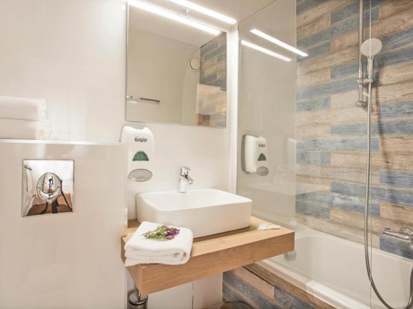 Le Neptune & Spa : photo 3 de la chambre chambre double - vue sur rue