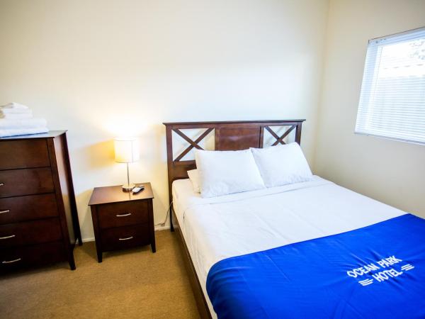 Ocean Park Hotel : photo 1 de la chambre chambre lit queen-size avec salle de bains commune 