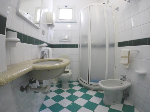 Hotel Rosetta : photo 2 de la chambre chambre simple avec salle de bains 