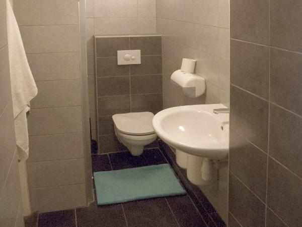 Hostel Cosmos Amsterdam : photo 4 de la chambre lit dans dortoir de 12 lits