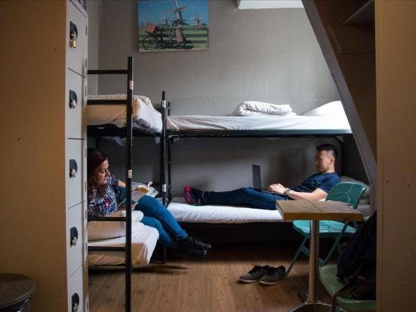 Hostel Cosmos Amsterdam : photo 2 de la chambre lit dans un dortoir de 4 lits