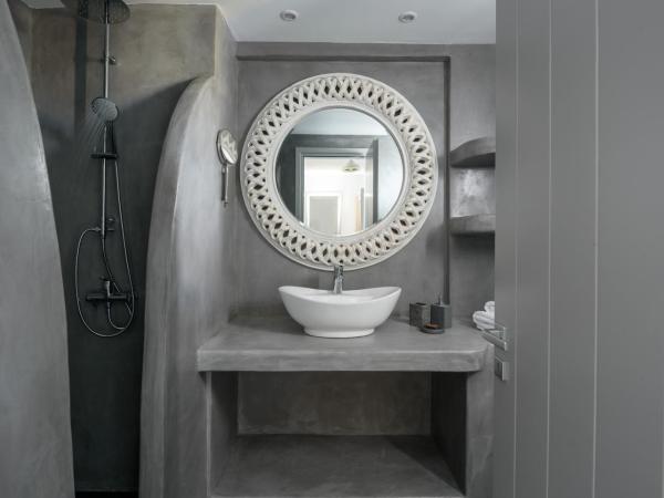 Elitoz Suites : photo 9 de la chambre suite lit king-size avec jacuzzi - vue sur volcan