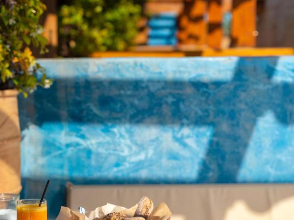 10GR Boutique Hotel & Wine Bar : photo 10 de la chambre chambre de luxe en pierre