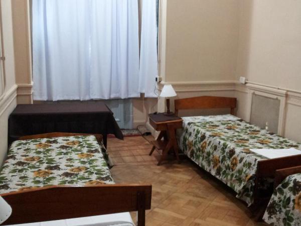 Hotel El Pibe : photo 9 de la chambre chambre triple basique avec salle de bains commune