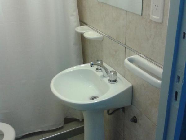 Hotel El Pibe : photo 7 de la chambre chambre triple basique avec salle de bains commune