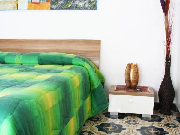 Solemare B&B - Apartments Alghero : photo 7 de la chambre chambre double Économique avec salle de bains commune