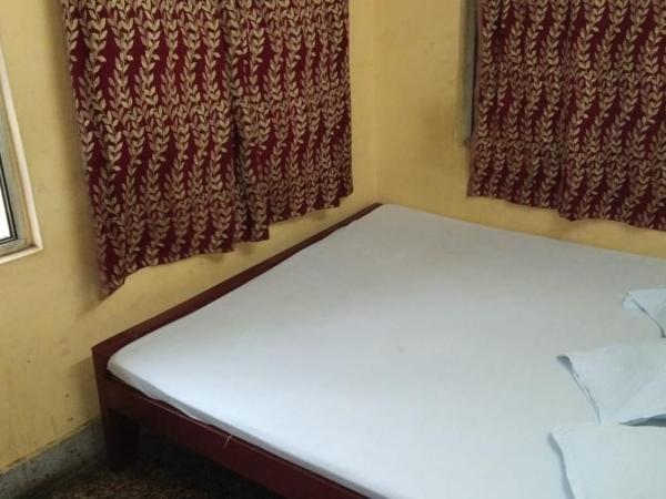 Narendra niketan : photo 3 de la chambre economy double room with shared bathroom - indian nationals only 