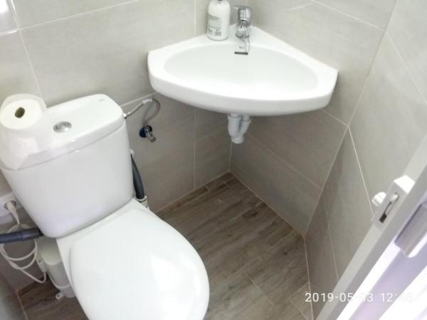 Guesthouse Central : photo 3 de la chambre chambre lits jumeaux avec salle de bains privative (sans douche)