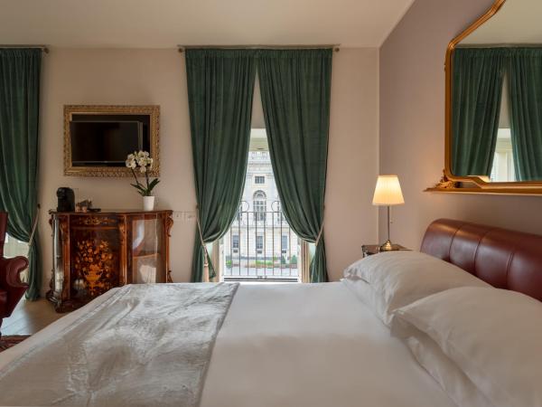 Corte Realdi Luxury Rooms Torino : photo 4 de la chambre chambre double deluxe avec vue sur château