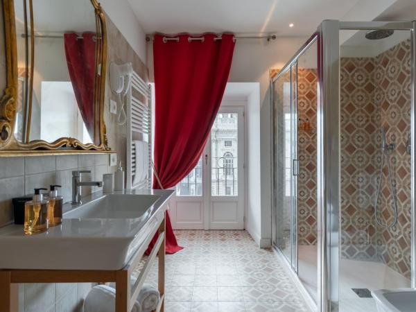Corte Realdi Luxury Rooms Torino : photo 3 de la chambre chambre double deluxe avec vue sur château